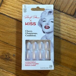 Marilyn Monroe X Kiss Limited Edition Nails